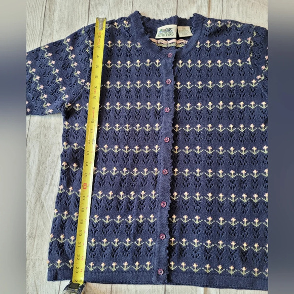 Northern Reflections Vintage Hong Kong •Sz Medium• Cottagecore Grandma Sweater - Picture 6 of 7